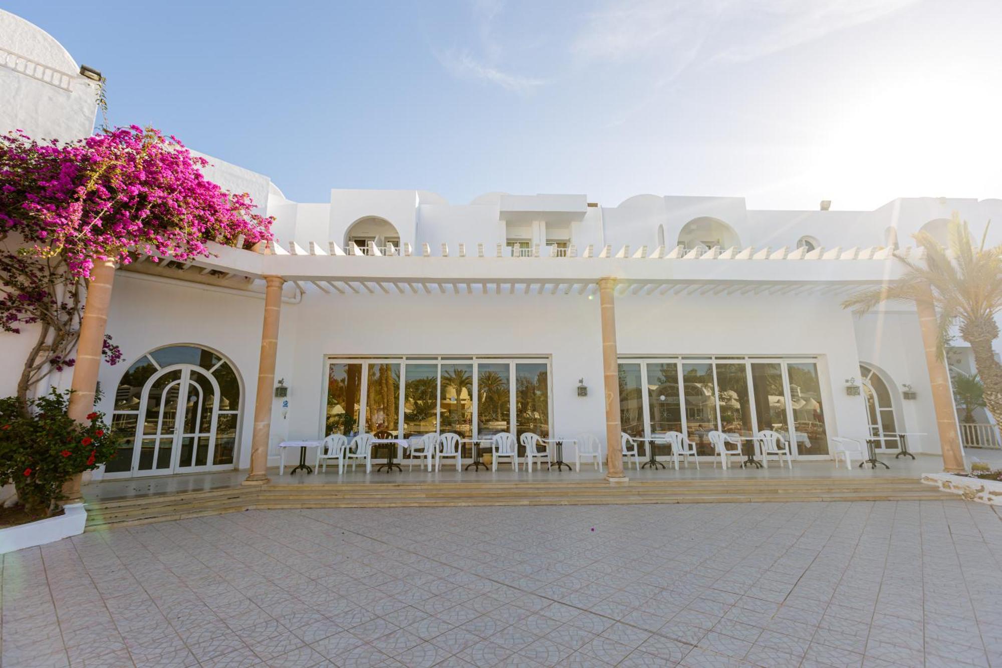 Iris & Thalasso فندق